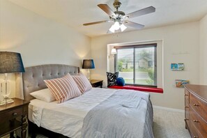 3 habitaciones, tabla de planchar con plancha y cuna de viaje
