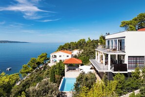 Exterior - Luxurious new beach villa for 8 people, with parking, private pool, WIFI (Čara)