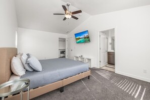 3 bedrooms, desk, travel crib, free WiFi