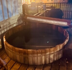 Bañera de hidromasaje al aire libre