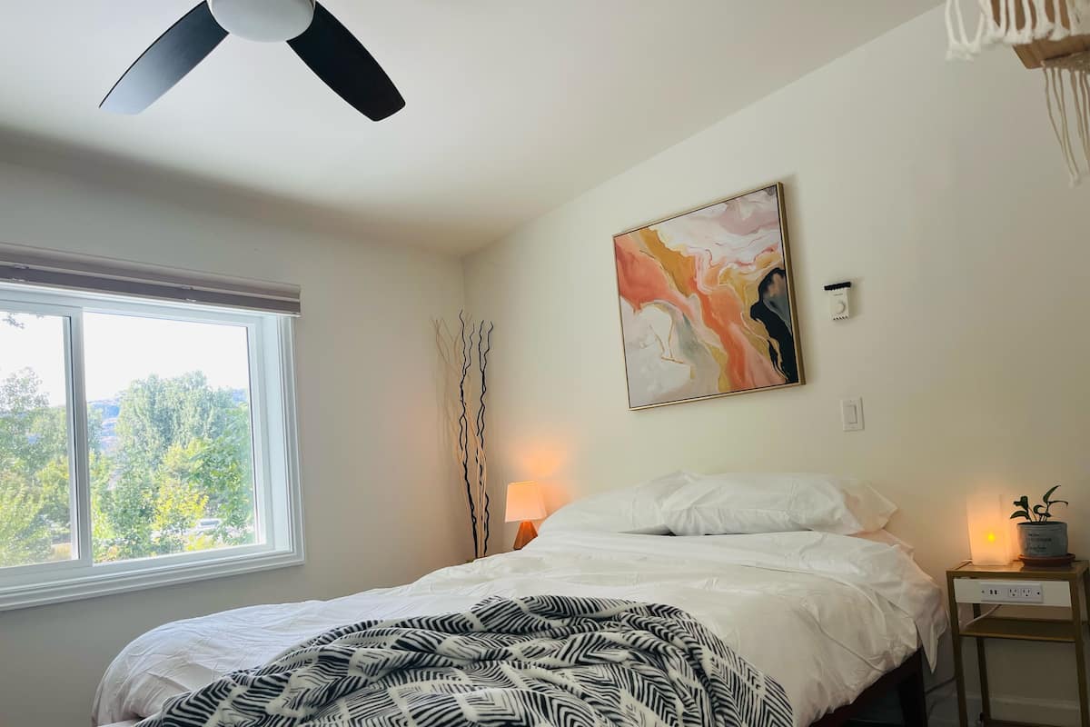 Comfort Room, 1 Queen Bed, Non Smoking, Garden View | WiFi (free)