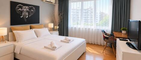 Comfort-Studio, Stadtblick | Laptopgeeigneter Arbeitsplatz, Bügeleisen/Bügelbrett, kostenloses WLAN