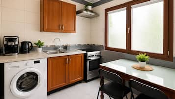 Estúdio conforto, vista para a cidade | Cozinha privada | Geladeira grande, máquina de café expresso, cafeteira/chaleira