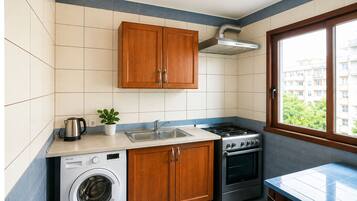 Comfort-Studio, Stadtblick | Eigene Küche | Großer Kühlschrank, Wasserkocher