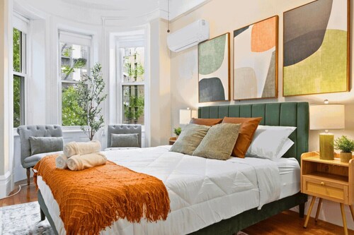 Artful 3BDR: Near Subway, Stadium + Private Patio