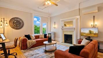 TV, fireplace