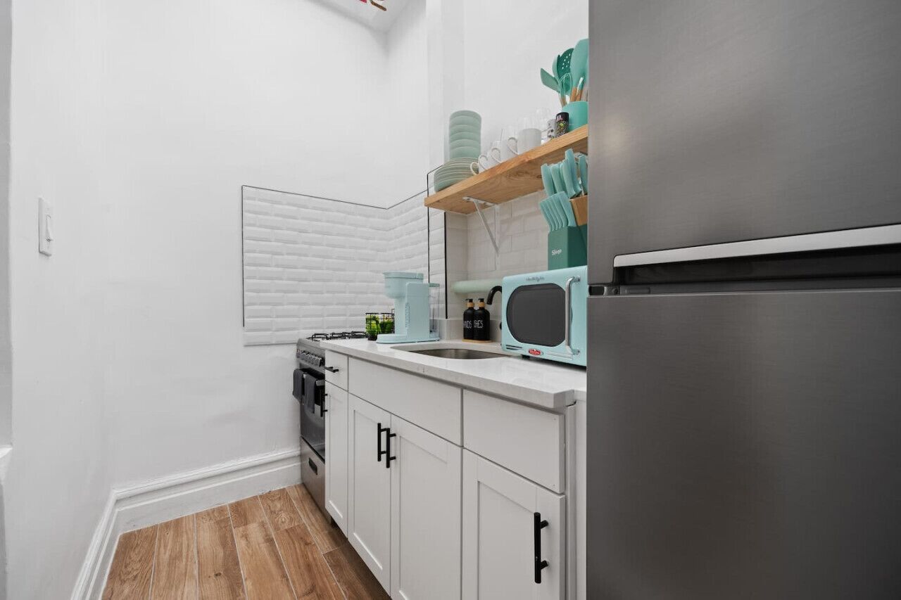 Geladeira, micro-ondas, fogão, cooktop