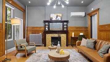 Fernseher, Kamin