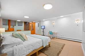 Desk, iron/ironing board, travel cot, WiFi