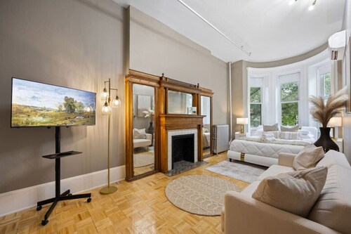 Prime Location 2BDR Loft: Patio, Steps to Subway
