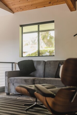 Interior - NEW! Remodeled Modern Creekside, 30min from Yosemite (Oakhurst)