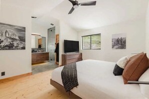 4 bedrooms, iron/ironing board, WiFi, bed sheets