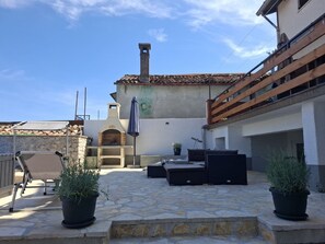 Terrace/patio - Cozy Lovran Apartment with Private Pool and Sea View - One Bedroom Apartment (Lovran)