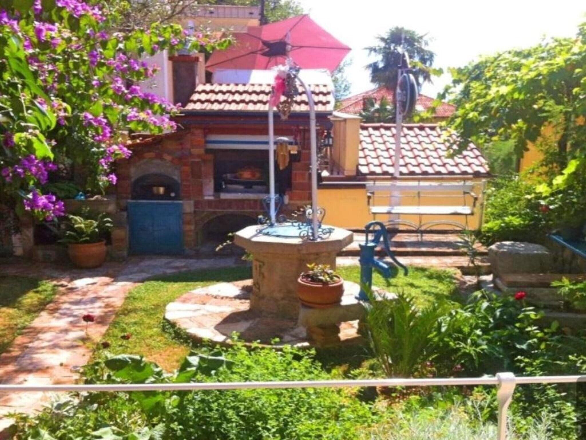 المنطق ة المحيطة بالمنشأة