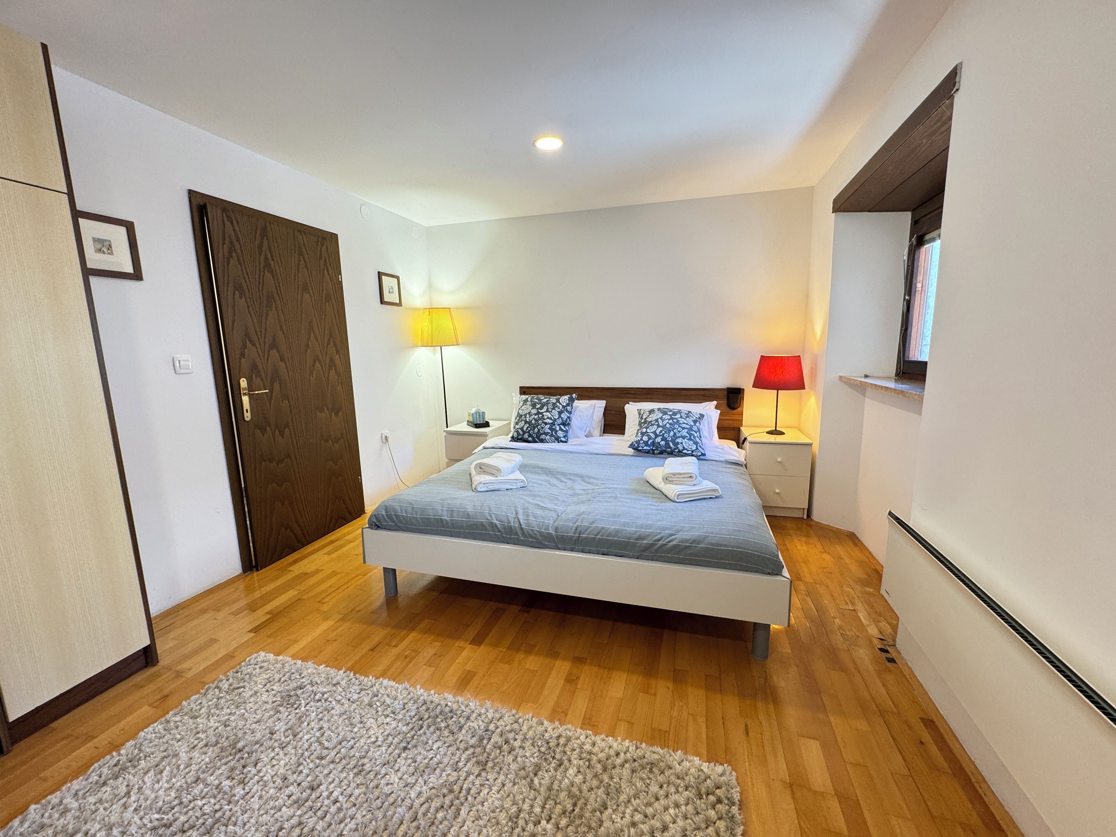 4 soverom, skrivebord, strykejern/-brett og wi-fi