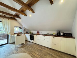 Microondas, horno, parrilla de estufa y lavavajillas