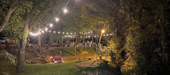 Rose Cottage on the River. Steps from Glen Rose Square and in the Paluxy