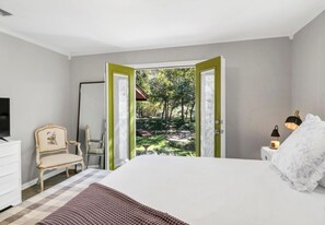 5 bedrooms, iron/ironing board, free WiFi, bed sheets