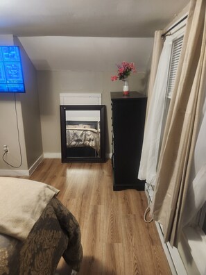 1 bedroom, iron/ironing board, WiFi, bed sheets - Cozy 1-bedroom with AC and WiFi in nice Norwich (Norwich)