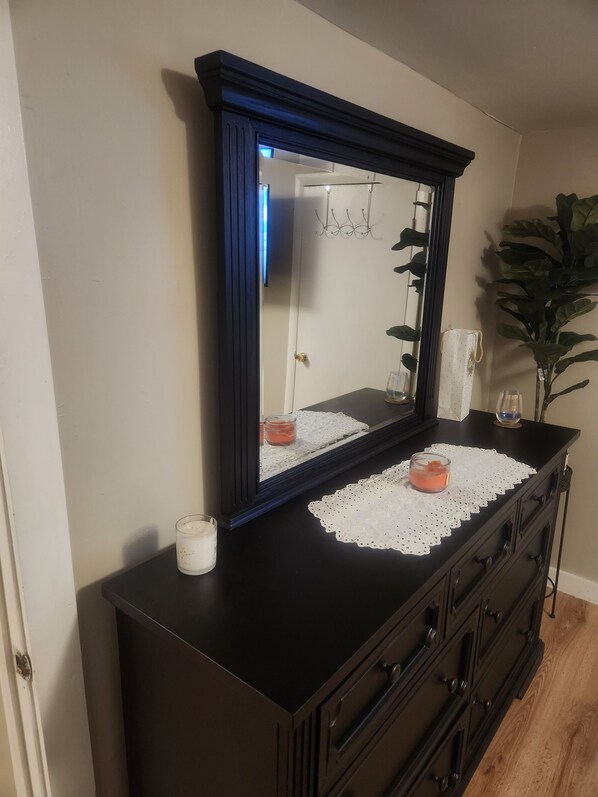 Interior - Cozy 1-bedroom with AC and WiFi in nice Norwich (Norwich)