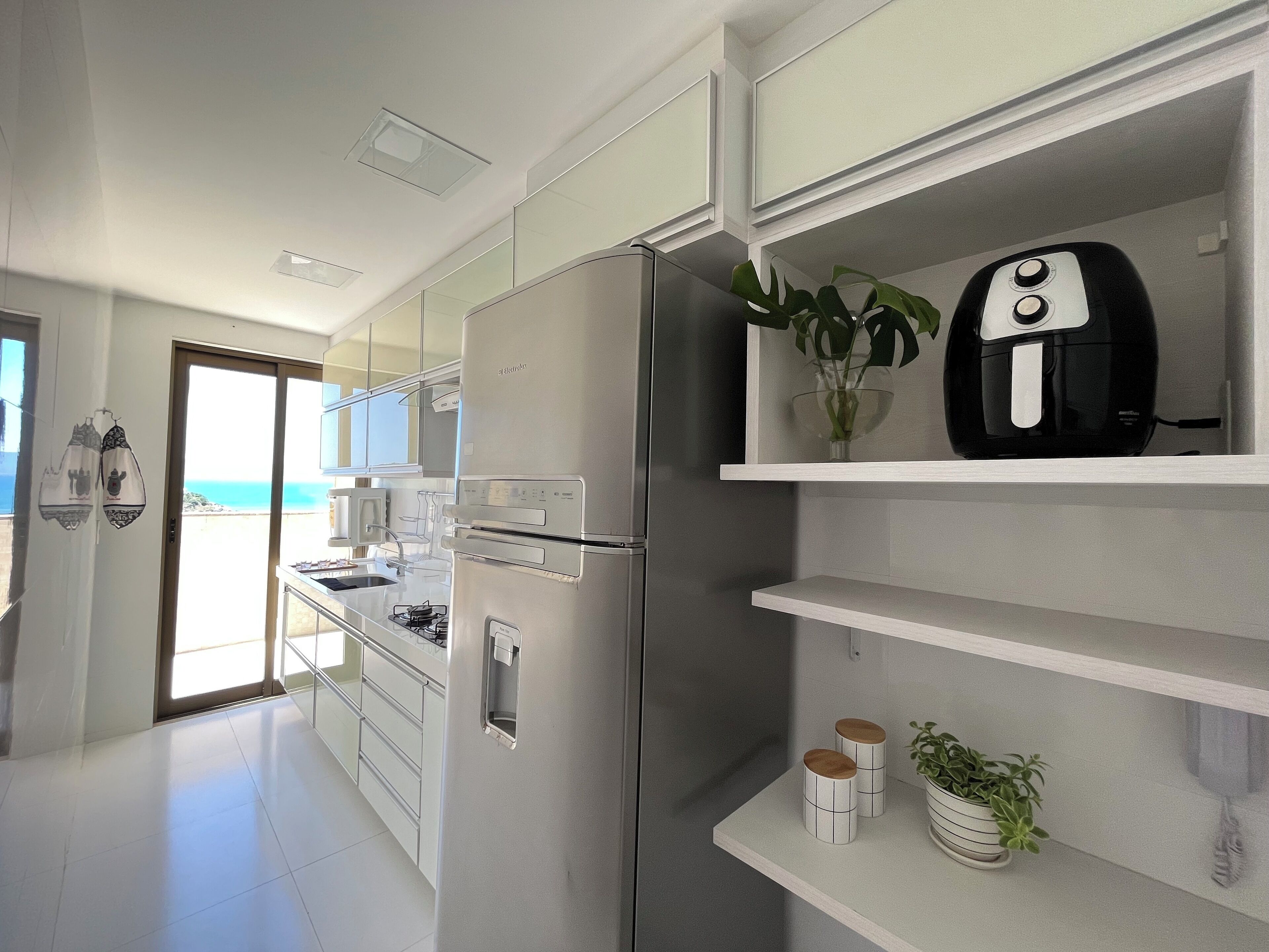 Departamento de lujo, vista a la playa | Cocina privada | Refrigerador con congelador, horno y parrilla de estufa 