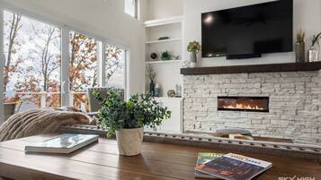 Smart TV, fireplace