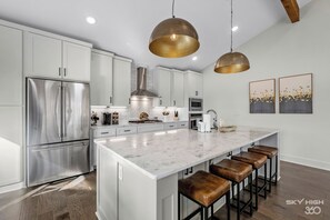 Fridge, microwave, oven, stovetop - The Perch @ Sequoyah: Pet Friendly & 3 Mi to U of A (Fayetteville)