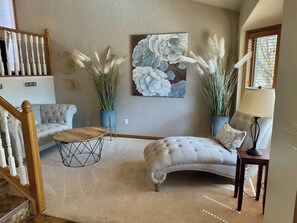 Interior - Modern Comforts - Stay/Work/Play (Casper)