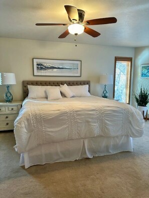 5 bedrooms, desk, iron/ironing board, travel cot - Modern Comforts - Stay/Work/Play (Casper)