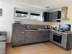 Fridge, oven, coffee/tea maker, electric kettle