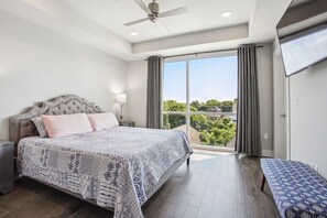 2 bedrooms, iron/ironing board, travel crib, free WiFi