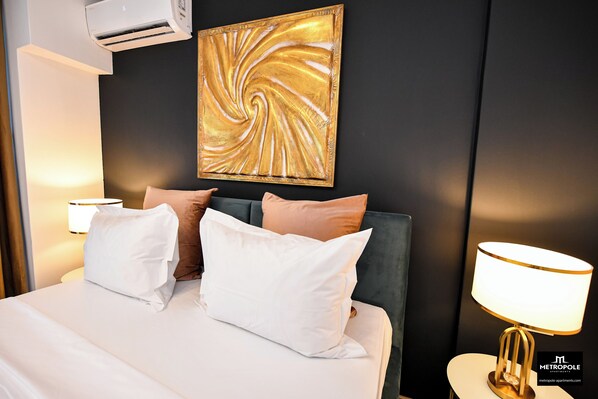 Apartament de luxe, vistes a la ciutat | 2 dormitoris, cortines opaques i planxa i posts de planxar 