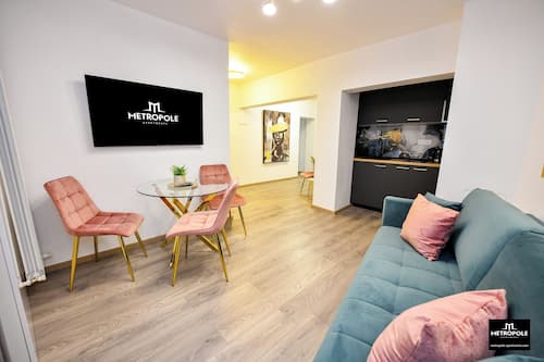 Luxury Apartment, City View | Living area