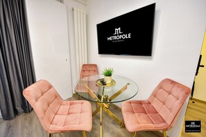 Luxury Apartment, City View | Living area | 109-cm flat-screen TV with digital channels, TV - Metropole Apartments Central City (Bucharest)
