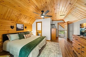 4 bedrooms, iron/ironing board, travel cot, WiFi - 4-bdrm home in Gatlinburg right by Ober, Downtown Gatlinburg,Nat'l Park, Pool (Gatlinburg)