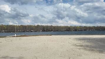 Solstolar och strandhanddukar