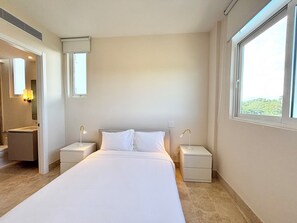 3 quartos, ferros/tábuas de passar roupa, Wi-Fi, roupa de cama