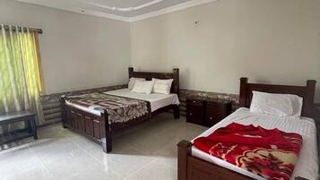 Deluxe Double Room, Mountain View | Soundproofing, iron/ironing board, free WiFi