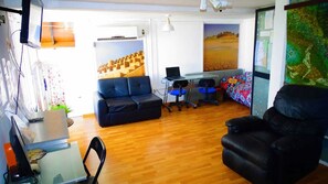 30-inch TV with cable channels, books - Pampaloja (Antofagasta)