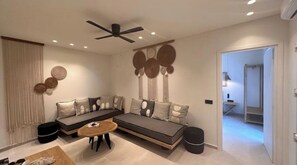 TV - Aristotle Suites, Aegle
 (Adamantas)