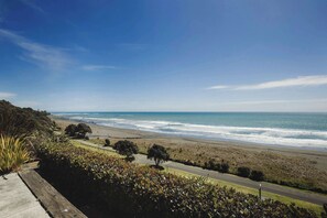 On the beach - Beachfront Retreat with Stunning Views (Oakura)