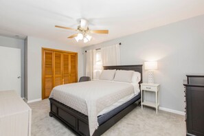 3 bedrooms, desk, iron/ironing board, free WiFi