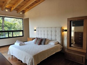 4 chambres, fer et planche à repasser, Wi-Fi, draps fournis