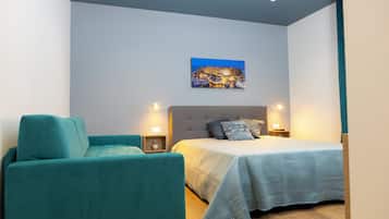 Basic-Doppel- oder -Zweibettzimmer, Nichtraucher, Balkon | Minibar, Zimmersafe, Schreibtisch, laptopgeeigneter Arbeitsplatz