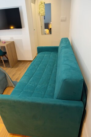 Basic Double or Twin Room, Non Smoking, Balcony | Extra beds - Alleria Rooms (Naples)