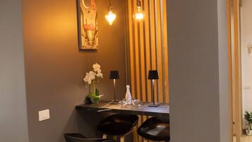 Frigobar, tetera/pava eléctrica