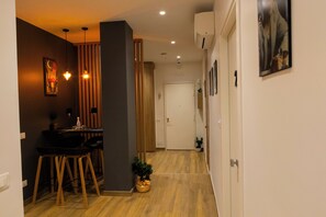 Interior - Alleria Rooms (Naples)