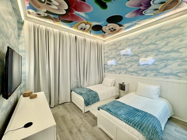 2 slaapkamers, een strijkplank/strijkijzer, reisbedje, gratis wifi