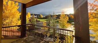 Spacious 3BR, Perfect Downtown location w/ Pool, Hot tub, & Shuttle Access