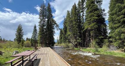 Spacious 3BR, Perfect Downtown location w/ Pool, Hot tub, & Shuttle Access